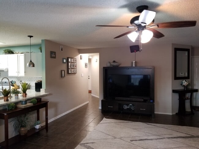 Foto del edificio - 8311 Border Ridge Dr