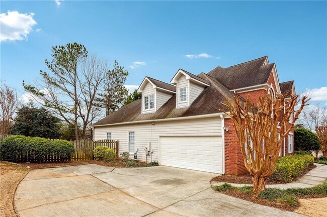 Building Photo - 7160 Fawn Lake Dr