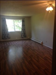 Photo du bâtiment - 1 Bed 1 Bath Unit in Olds, AB