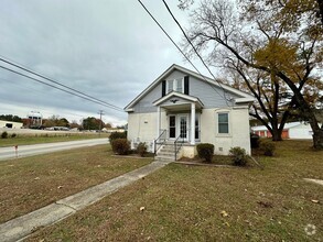 Building Photo - 901 W Danville St