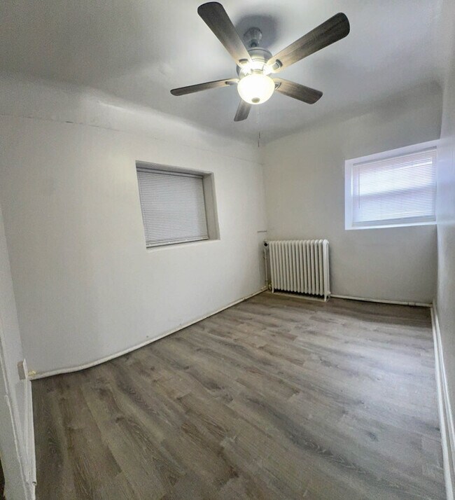Foto del edificio - 3302 Kenilworth Ave