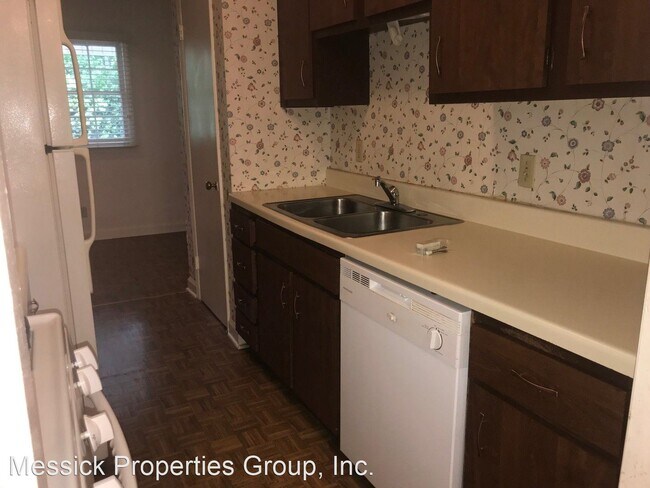 Foto del edificio - 2 br, 1 bath House - 2890-J Carriage Drive