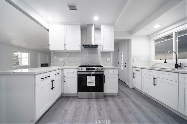 Building Photo - 5321 Elmwood Rd