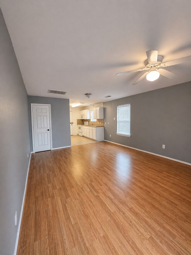 Foto del edificio - 3367 Angel Ln