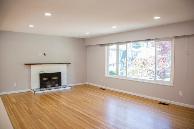 Building Photo - 2126 Elspeth Pl