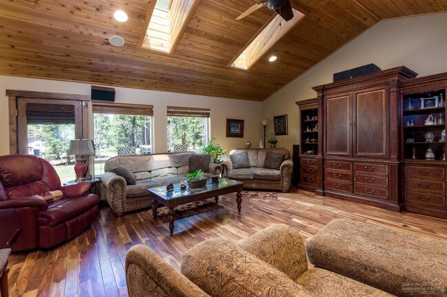 Building Photo - 16020 Big Meadow Dr