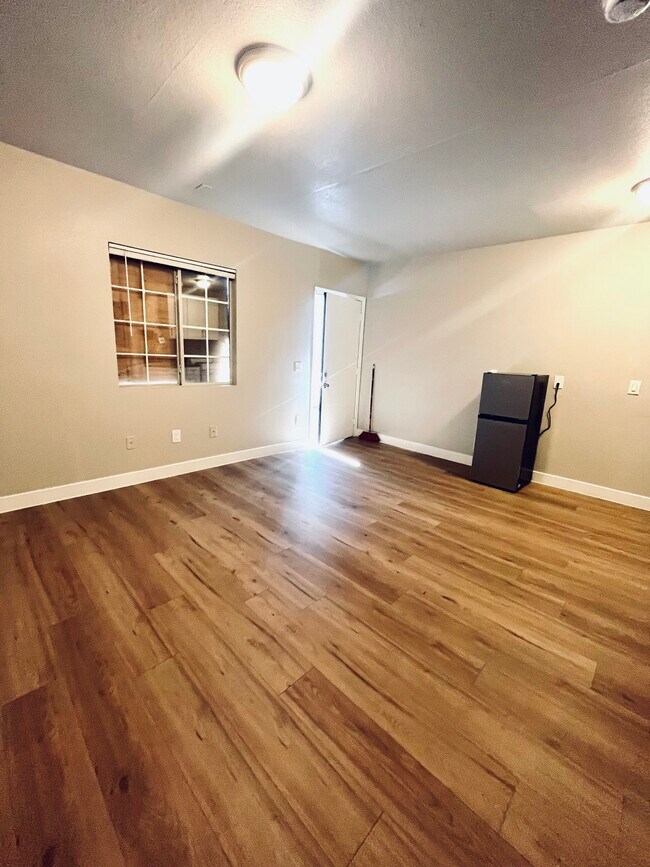 Foto del edificio - 928 W 83rd St