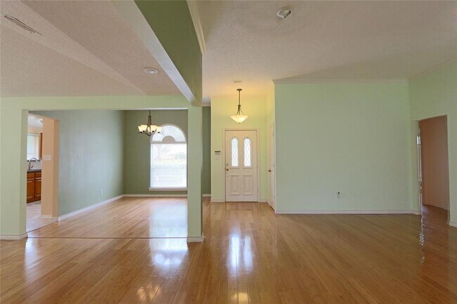Building Photo - 6019 Mapleshade Ln