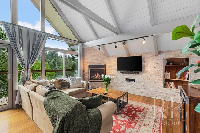 Photo - Stunning Lake Front House