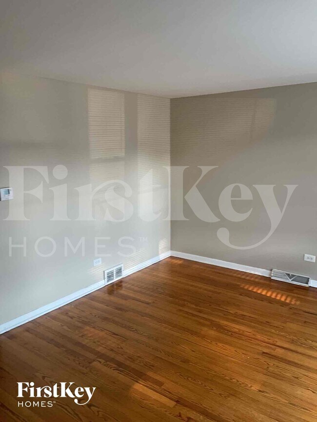 Foto del edificio - 8725 S Luella Ave