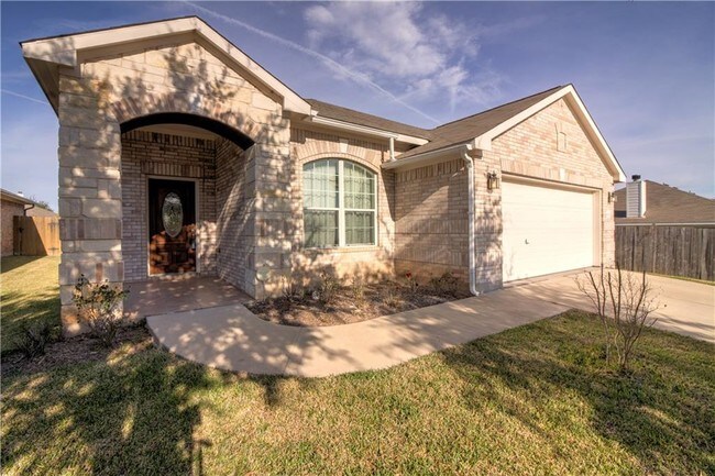 Building Photo - 18624 Sandy Bottom Dr