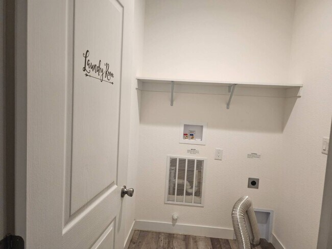 Foto del edificio - 370 E Lassen Ave