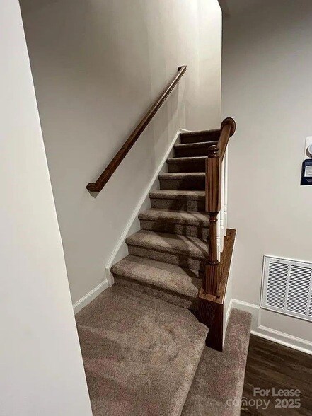 Foto del edificio - 2596 Grantham Place Dr