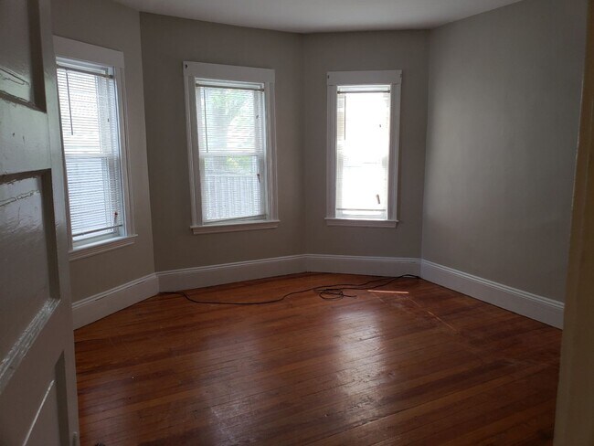Foto del edificio - Great location; Spacious Oak Sq. 4bd w/ Po...