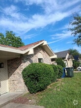 Building Photo - 4902 Stagecoach Ln