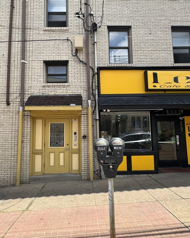 Foto del edificio - 2905 Glenmore Ave