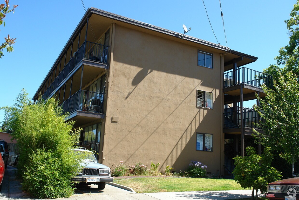 Building Photo - 2335 Russell St