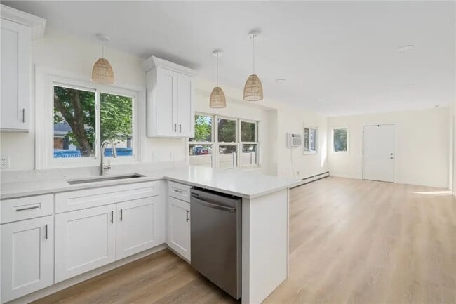 Building Photo - Center Court