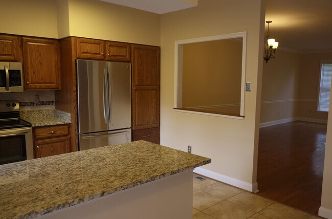 Foto del edificio - Charming 4 Bedroom/3 Bathroom Townhome in Mays Chapel-Chapelgate (Lutherville)