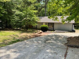 Building Photo - 8967 Bentwood Ln