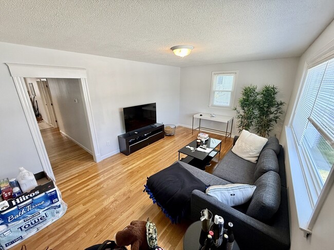 Building Photo - 80 Etna St