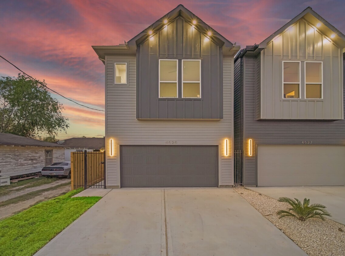Foto principal - 4525 Davenport St
