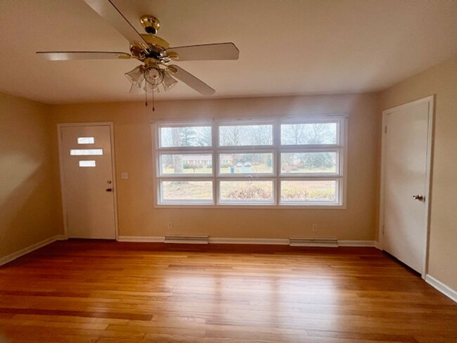 Foto del edificio - Three bedroom, 1.5 bath house in Mebane