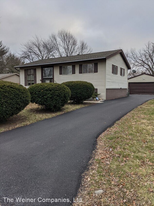Foto principal - 3 br, 2 bath House - 2207 Rainbow View