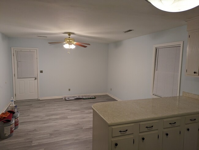 Building Photo - 203 Water Oak Dr