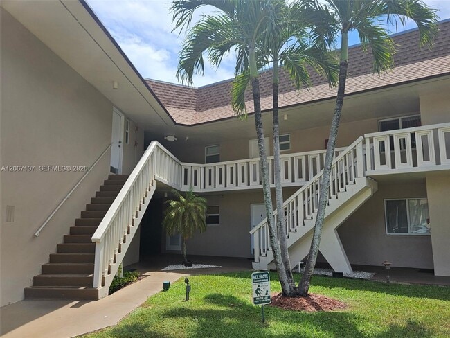 Foto del edificio - 7470 Miami Lakes Dr