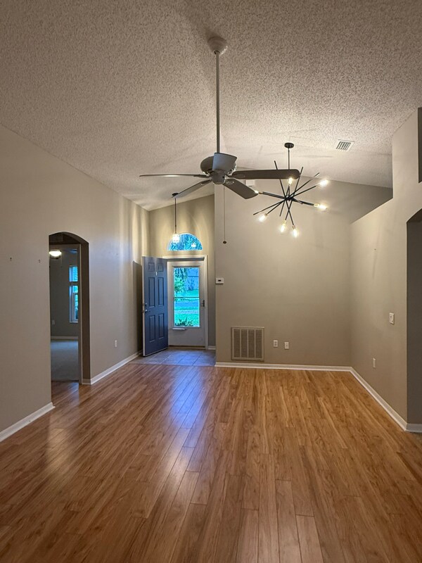 Foto del edificio - 226 Tree Branch Ln