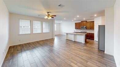 Building Photo - 31415 Whitcombe Summit Wy