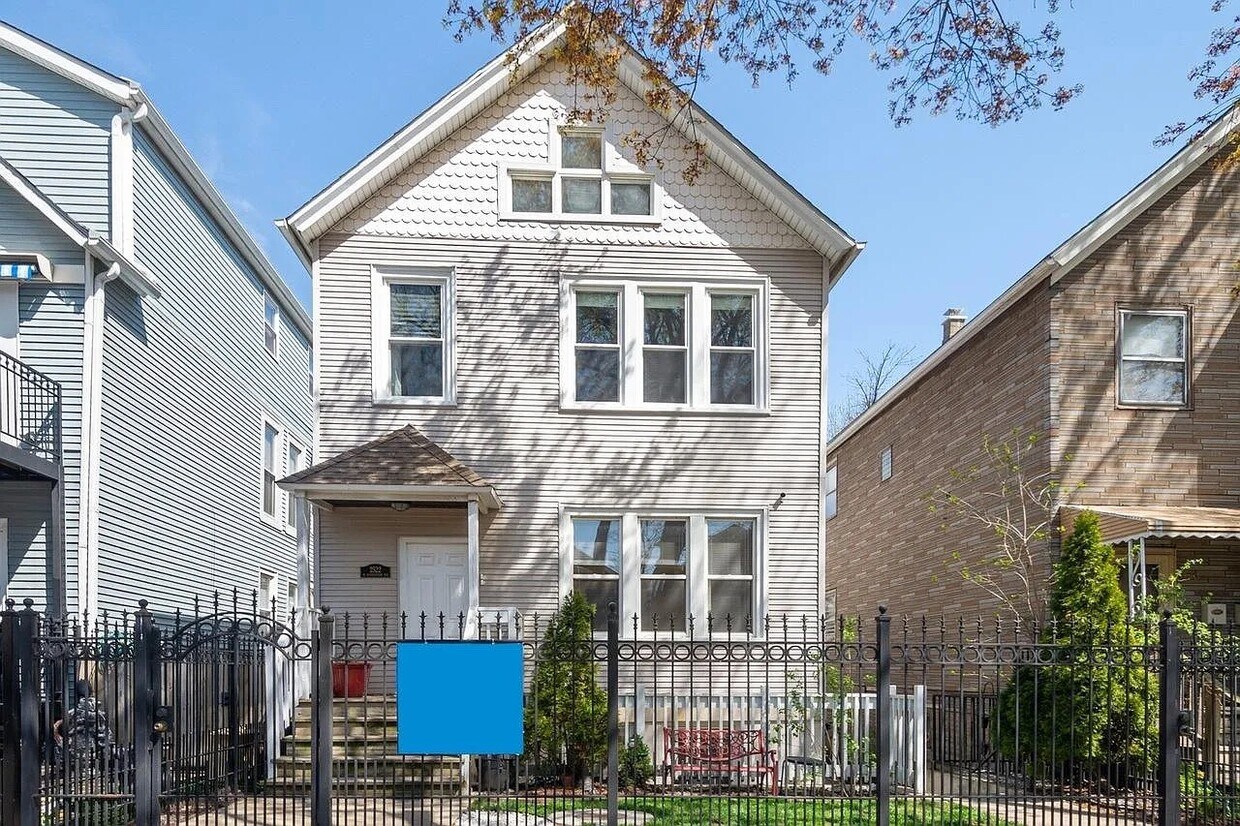 Foto principal - 2522 W Shakespeare Ave