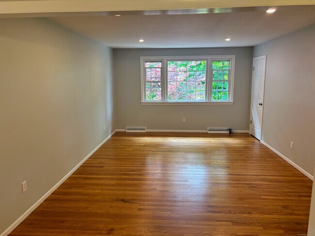 Foto del edificio - 8 Canterbury Ln