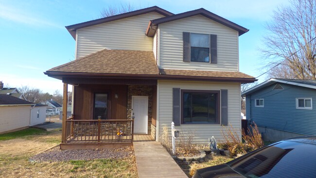 Building Photo - 407 S Riebeling St