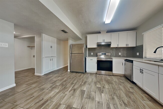 Foto del edificio - 3815 Marywood Dr
