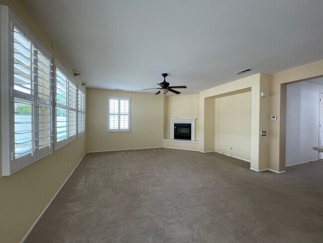 Foto del edificio - Palmdale 5 Bedrooms + 3 Bathroooms