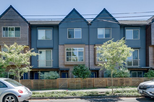 Building Photo - 4063 NE 50th St