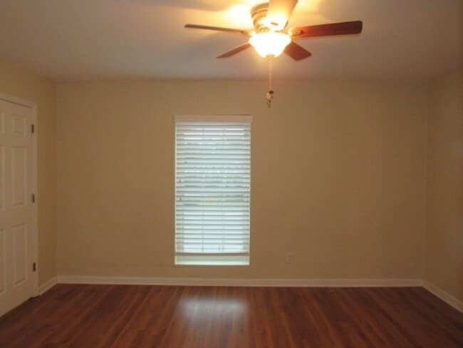 Building Photo - Updated condo in Bayview Terrace!