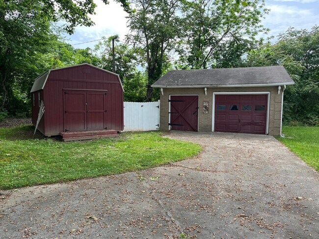Building Photo - 1153 Airport Rd