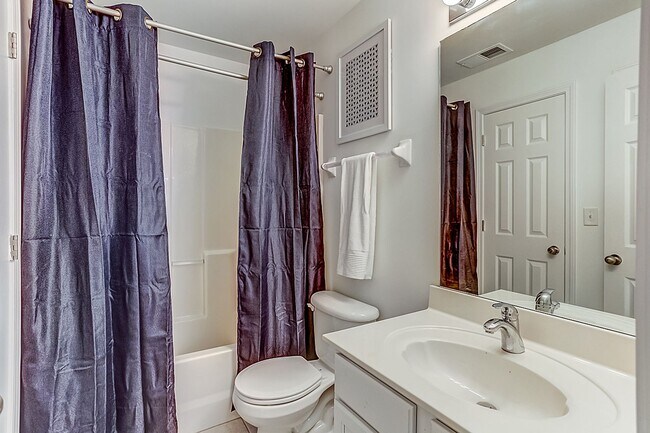 Foto del edificio - Fully Furnished Mud Island Home – Minutes from Downtown Memphis!