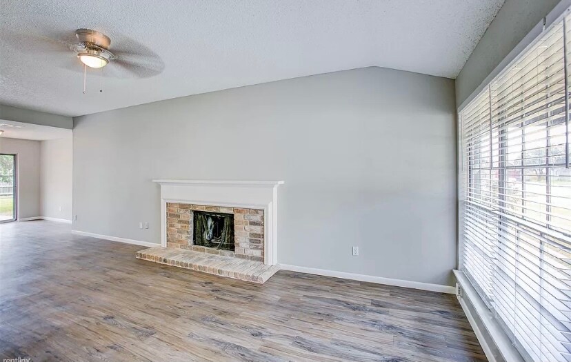 Foto del edificio - 9520 Cannock Chase Dr