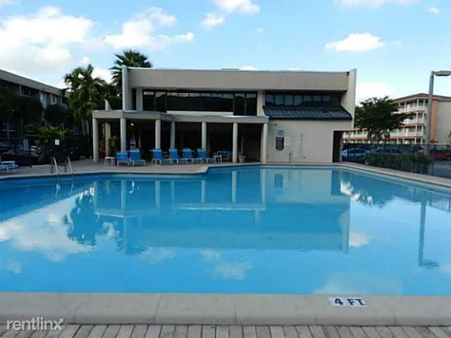 Foto del edificio - 17000 NW 67th Ave