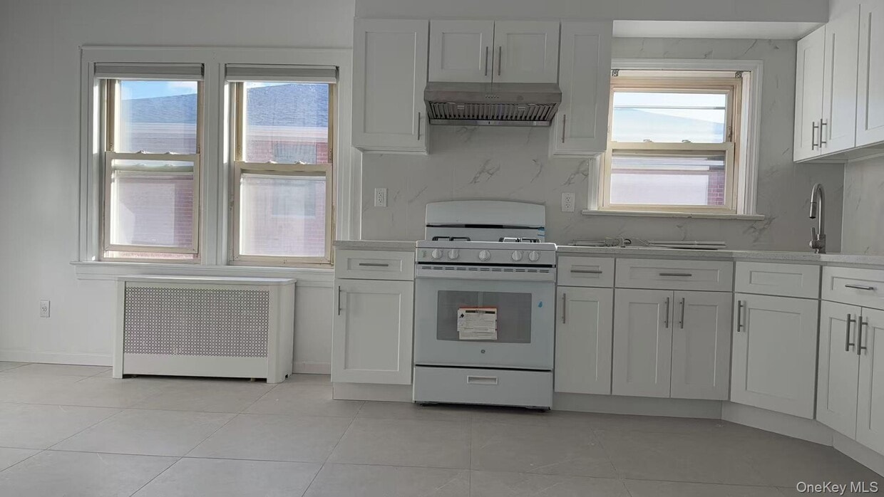 Primary Photo - 40-14 190th St