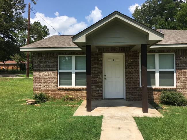 Duplex - 213 Jet Dr