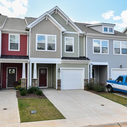Primary Photo - Awesome Townhome near downtown Greer