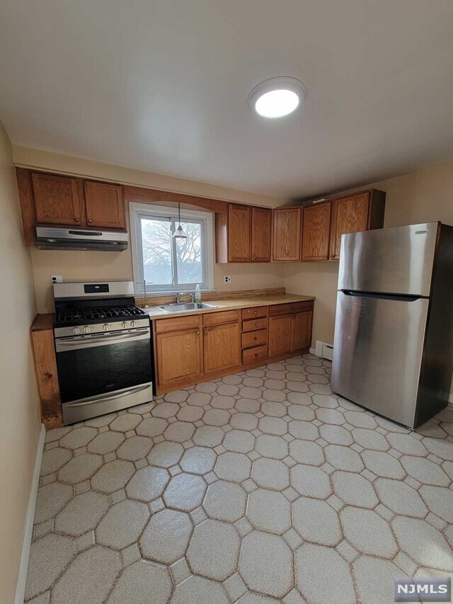 Building Photo - 470 Thomas Avenue
