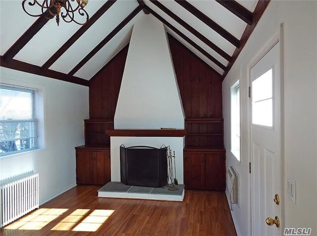 Foto del edificio - 23 Old Westbury Rd