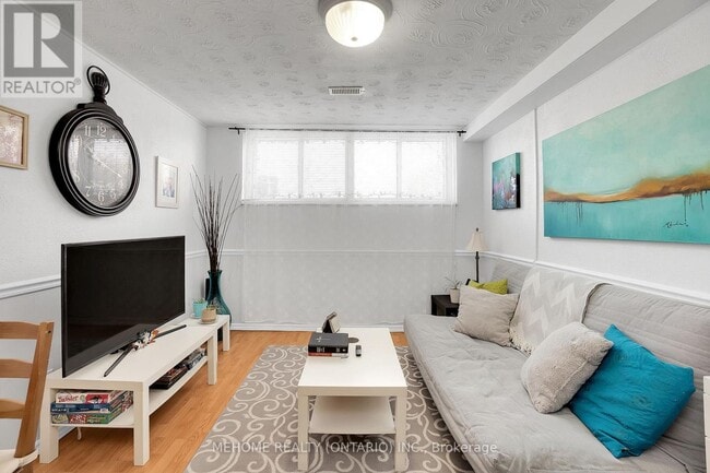 Building Photo - 1508 Sandgate Crescent