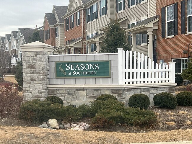 Foto del edificio - 285 Lakeshore Dr